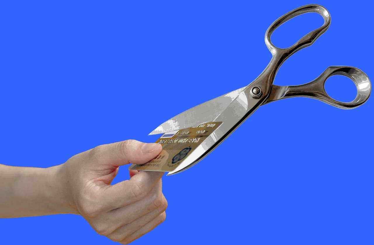 Cutting up a credit card after debt consolidation